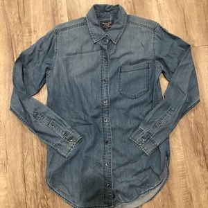 Oversized chambray/denim button down!
